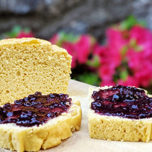 Pane con farina di ceci, la ricetta per non farsi mai mancare i